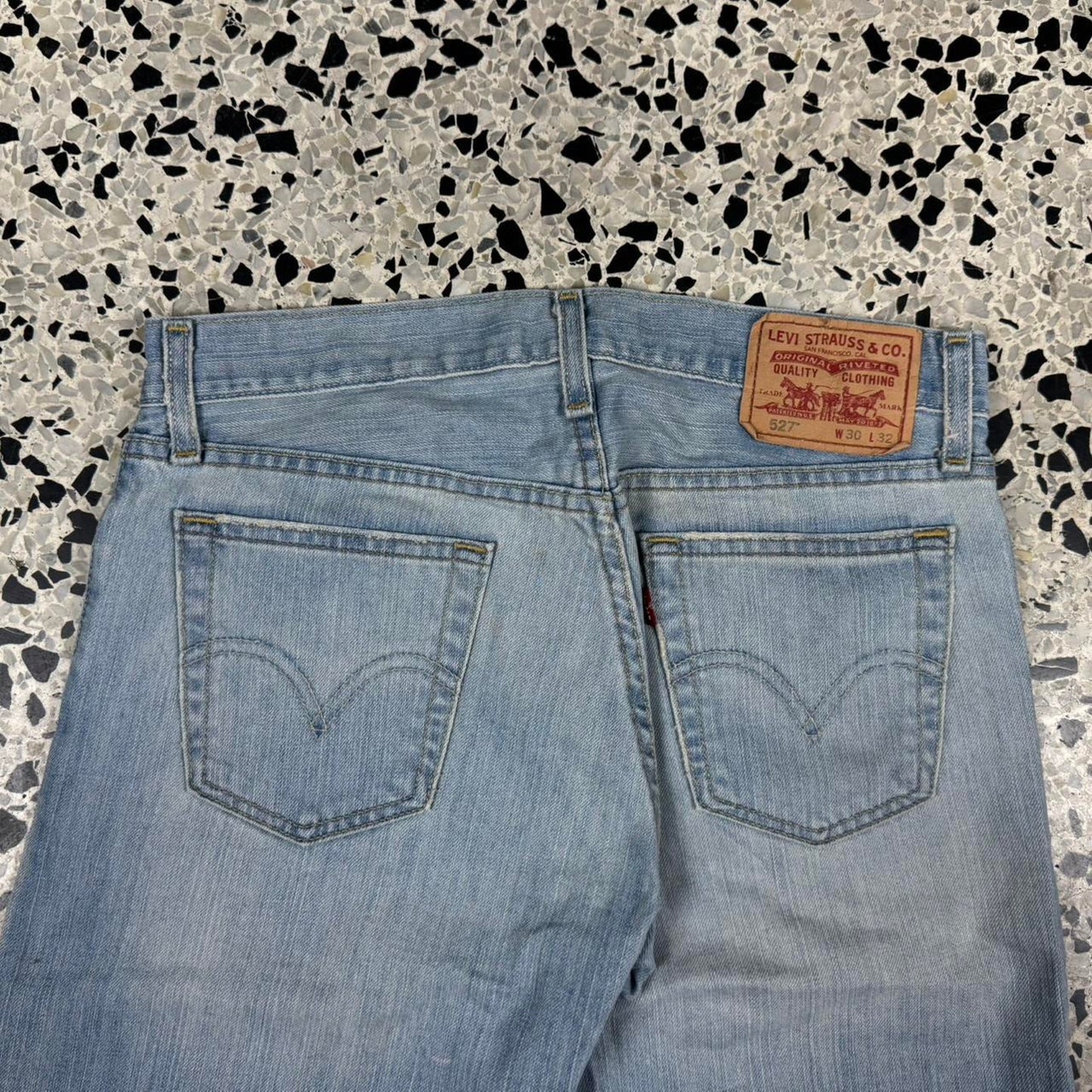 VINTAGE Y2K LEVIS 527 LOW BOOT CUT LIGHT WASH DENIM JEANS: