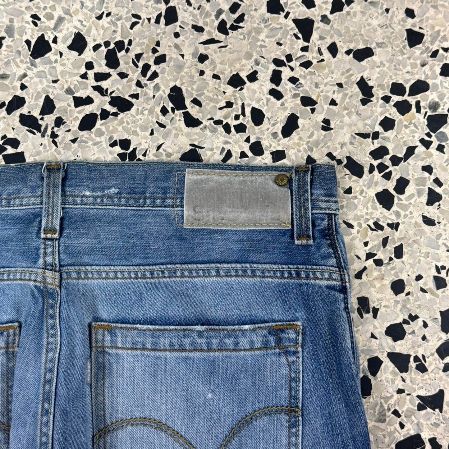 VINTAGE Y2K LIGHTWASH LEVIS SILVERTAB DENIM JEANS: