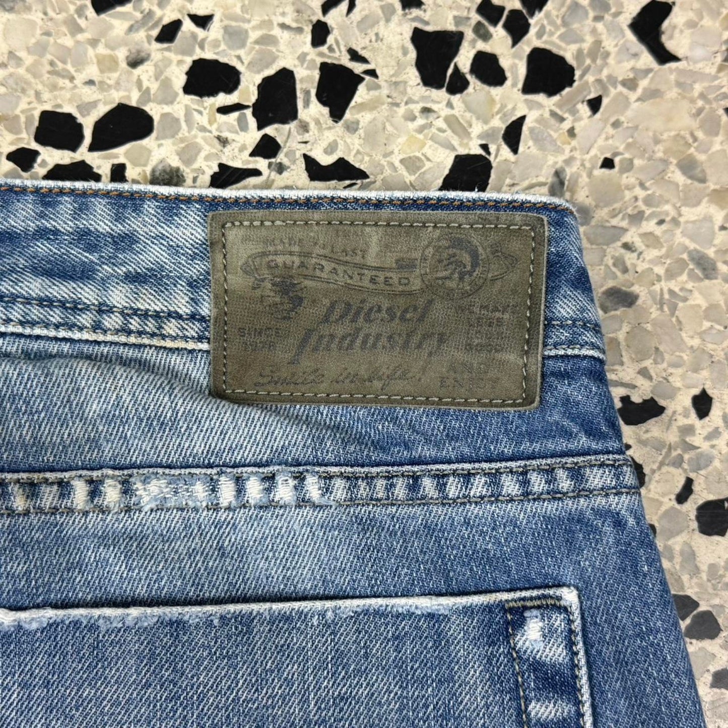 VINTAGE Y2K DIESEL INDUSTRY ZATHAN LIGHTWASH DISTRESSED DENIM JEANS: