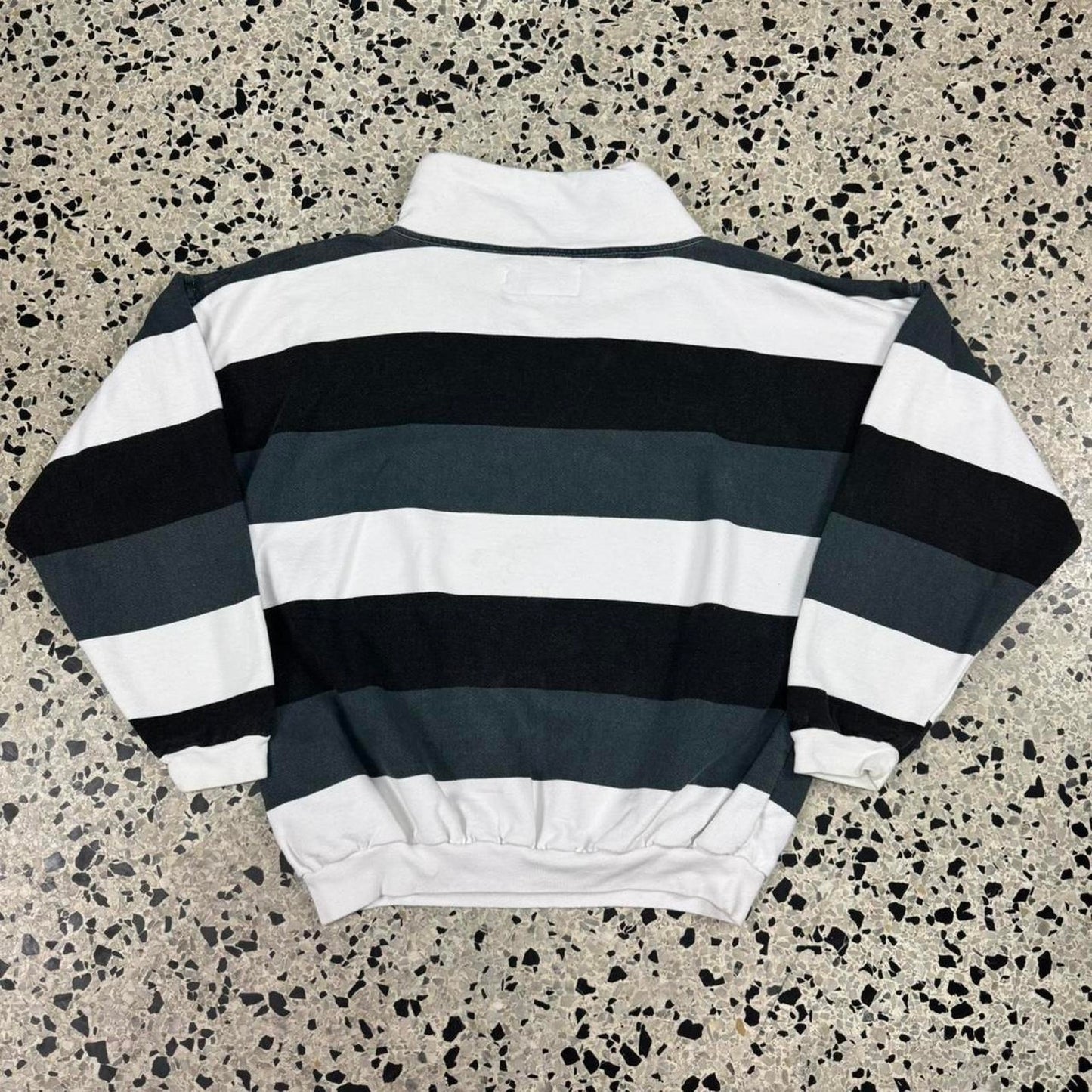 VINTAGE 90S ENUF INTERNATIONALE U.S.A. SWEATSHIRT: