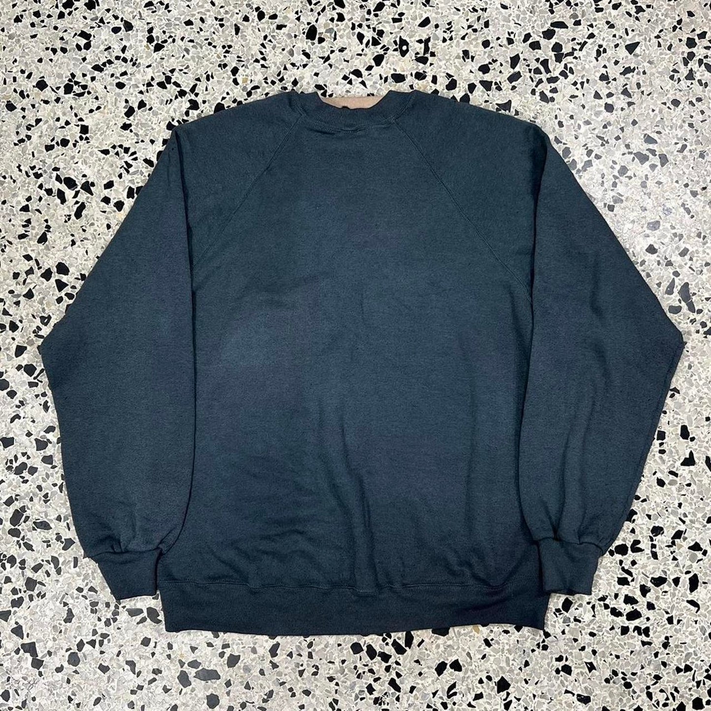 VINTAGE 80S OVERDYED UNICORM RAGLAN SWEATSHIRT: