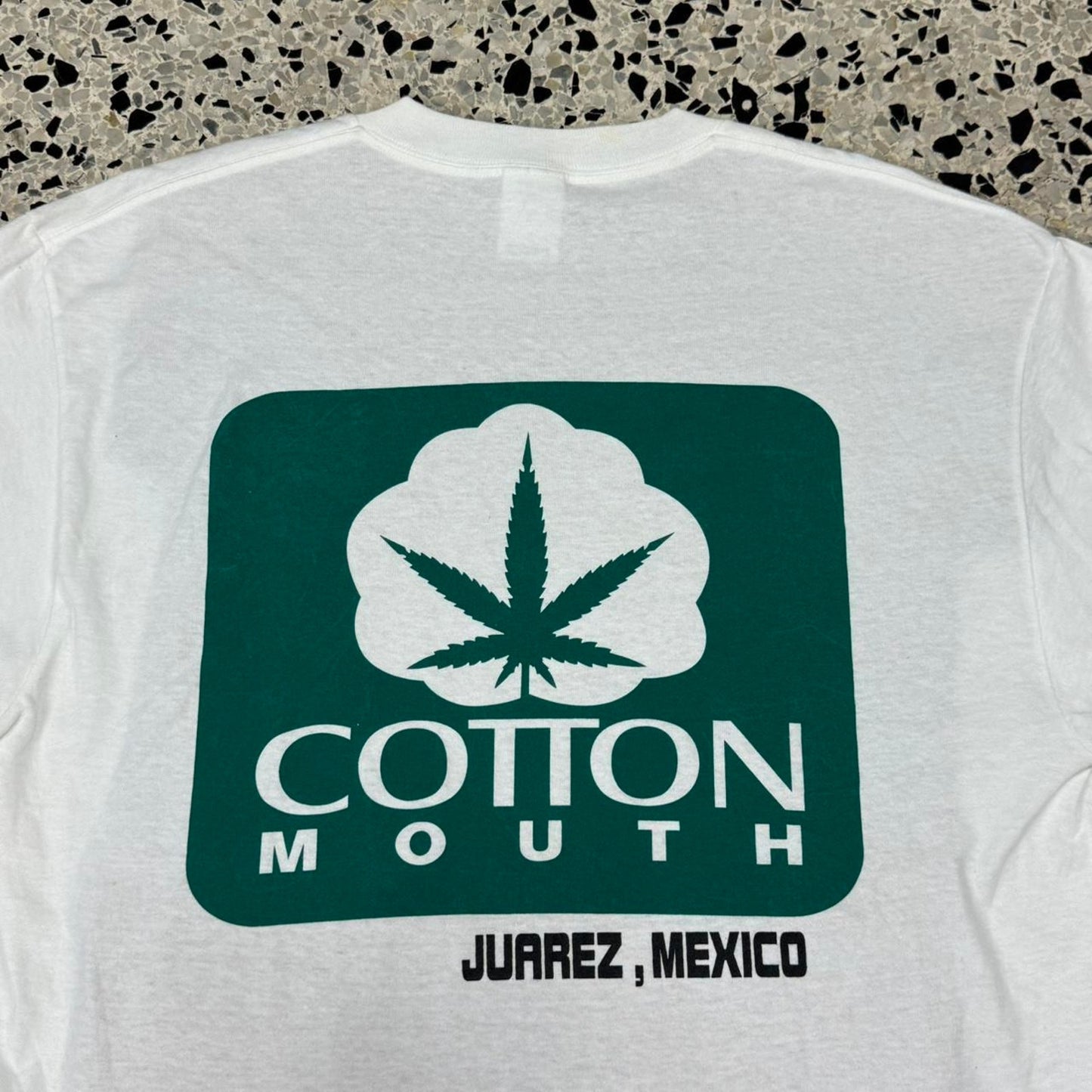 VINTAGE Y2K MINIMAL WEED LOGO COTTON MOUTH TOURIST TEE: