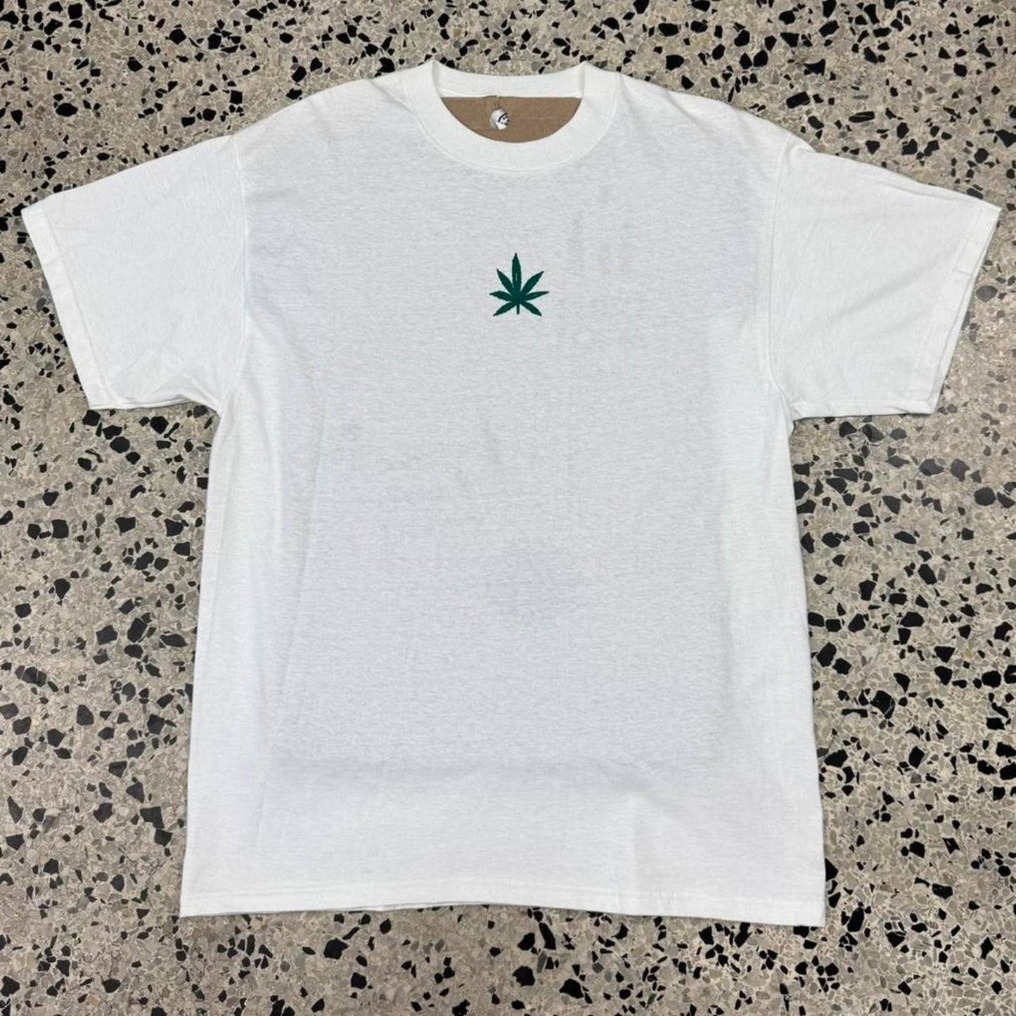 VINTAGE Y2K MINIMAL WEED LOGO COTTON MOUTH TOURIST TEE: