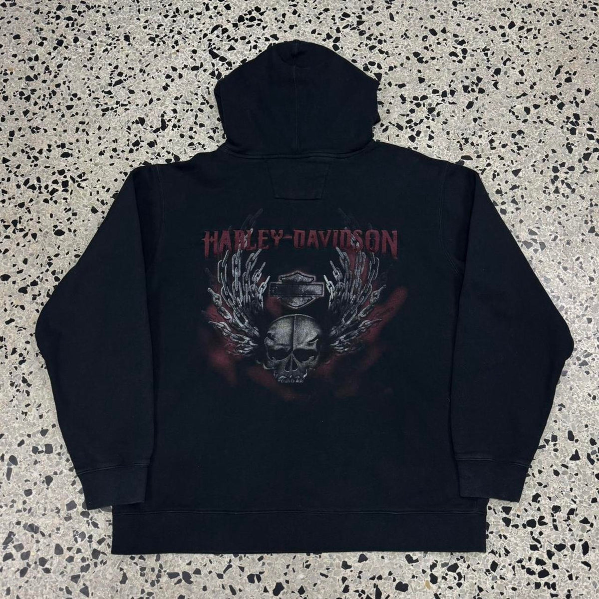 VINTAGE Y2K 2009 HARLEY DAVIDSON CHAIN WINGED SKULL PULLOVER HOODIE: