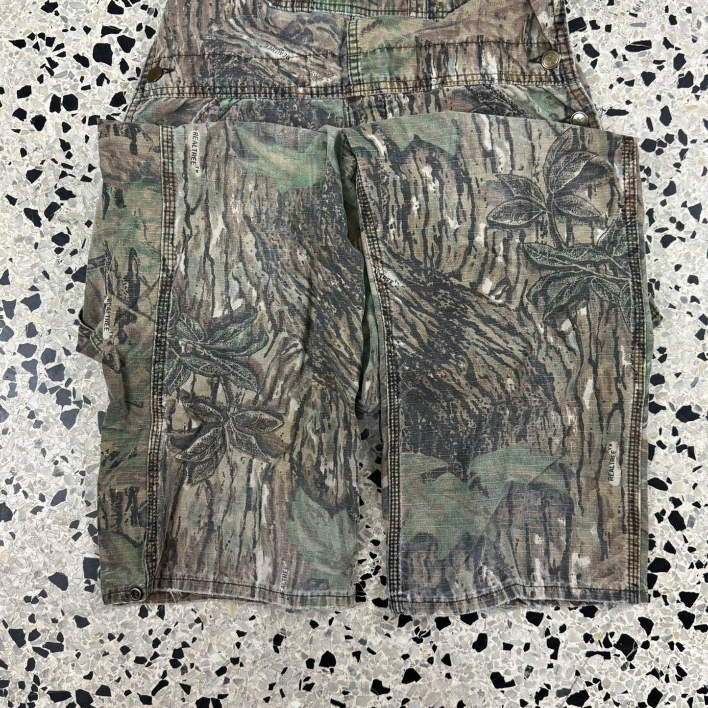 VINTAGE 90S Y2K REALTREE CAMO OVERALLS: