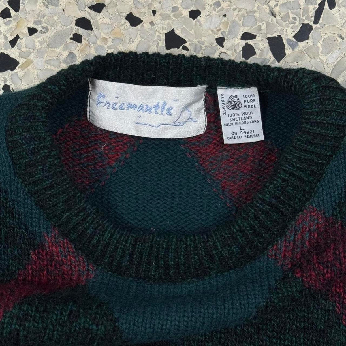 VINTAGE 90S FREEMANTLE 100% PURE WOOL PLAID FLANNEL PATTERNED SWEATER: