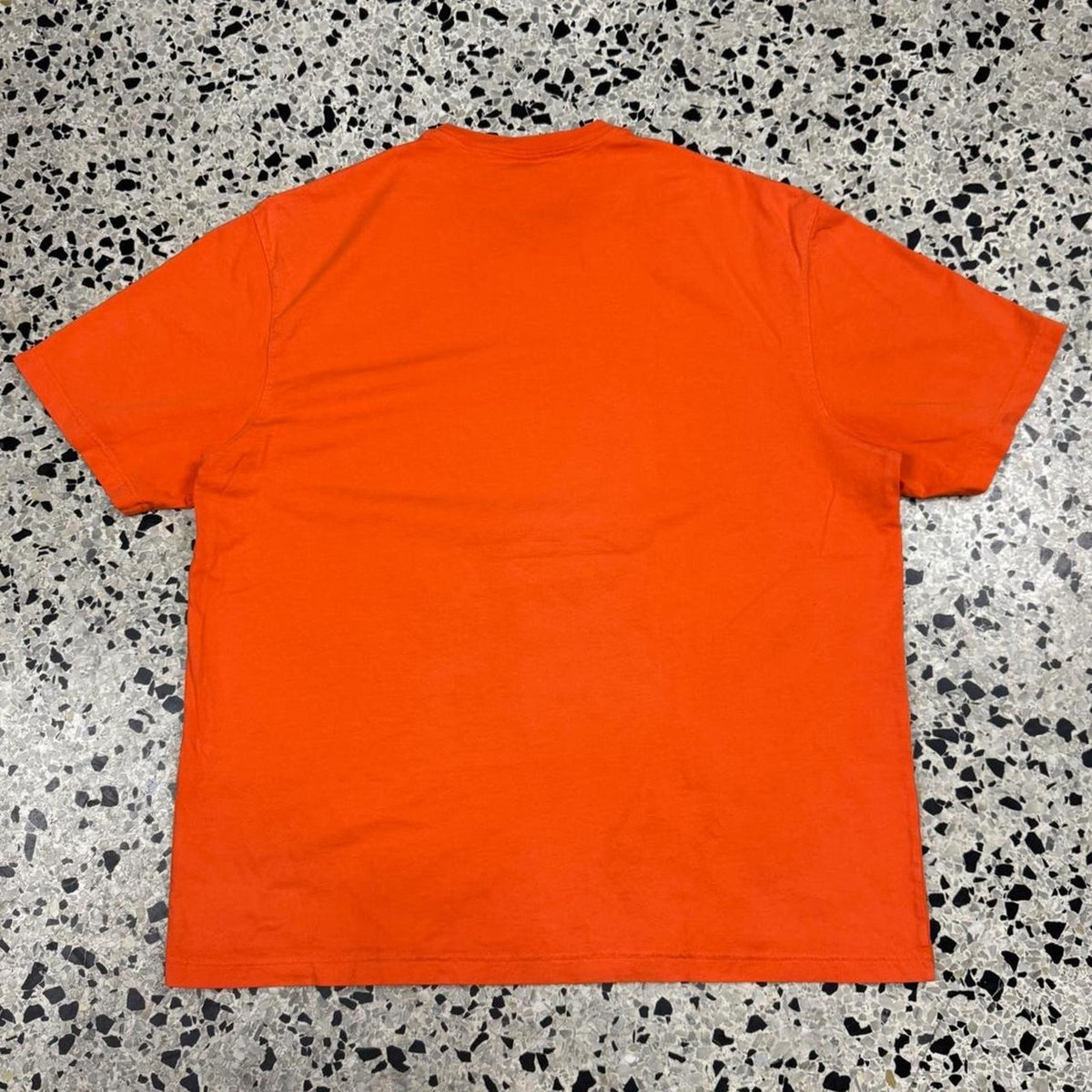 VINTAGE Y2K NIKE SILVER TAG 3XL BASKETBALL PLAYER DOT ILLUSION GRAPHIC ORANGE TEE: