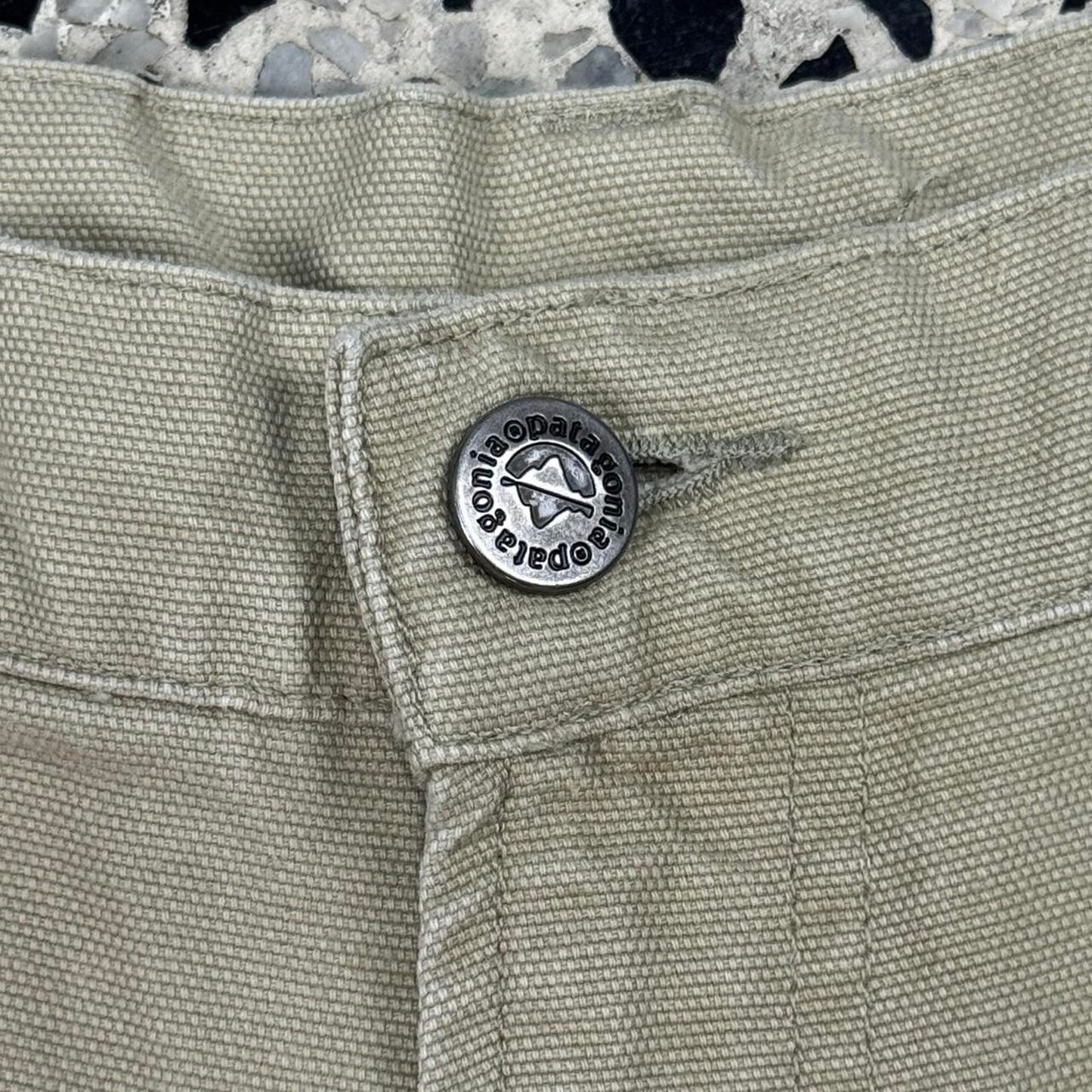 VINTAGE 90S Y2K PATAGONIA KHAKI BEIGE WORK SHORTS: