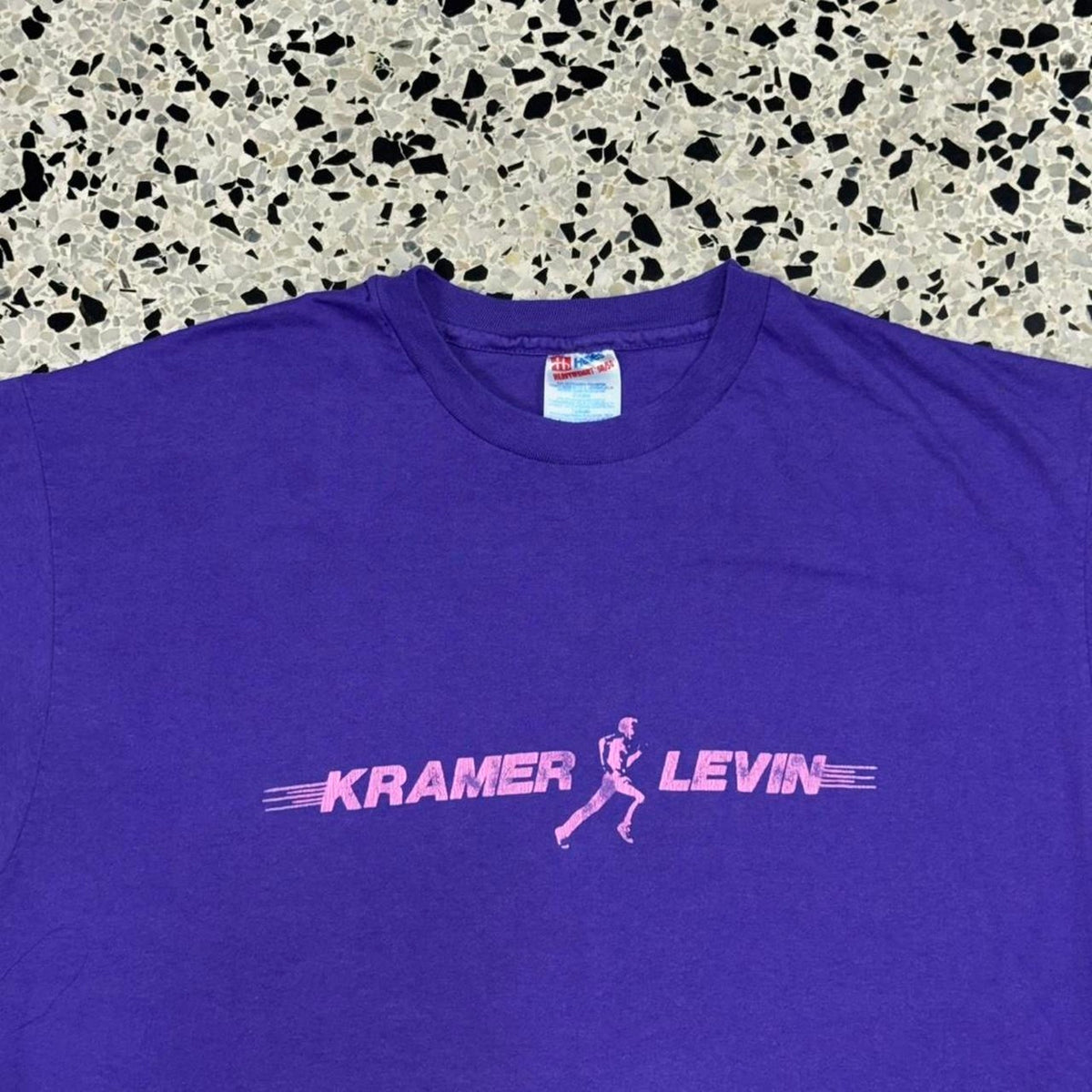 VINTAGE 90S SINGLE STITCH KRAMER LEVIN LAW FIRM RUNNING MAN TEE: