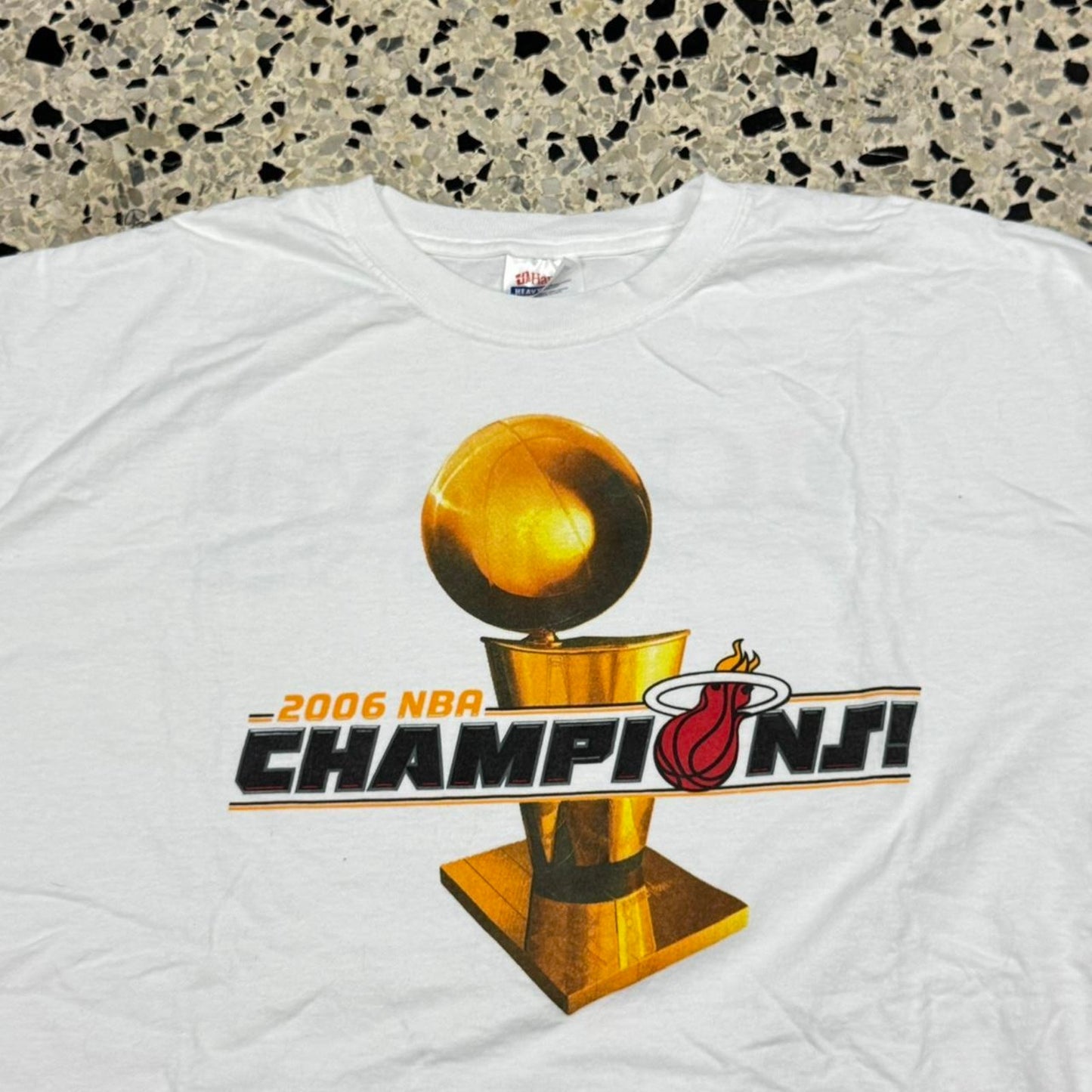 VINTAGE Y2K MIAMI HEAT 2006 NBA CHAMPIONS CHAMPIONSHIP TROPHY TEE: