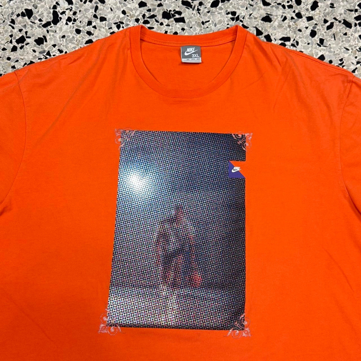 VINTAGE Y2K NIKE SILVER TAG 3XL BASKETBALL PLAYER DOT ILLUSION GRAPHIC ORANGE TEE: