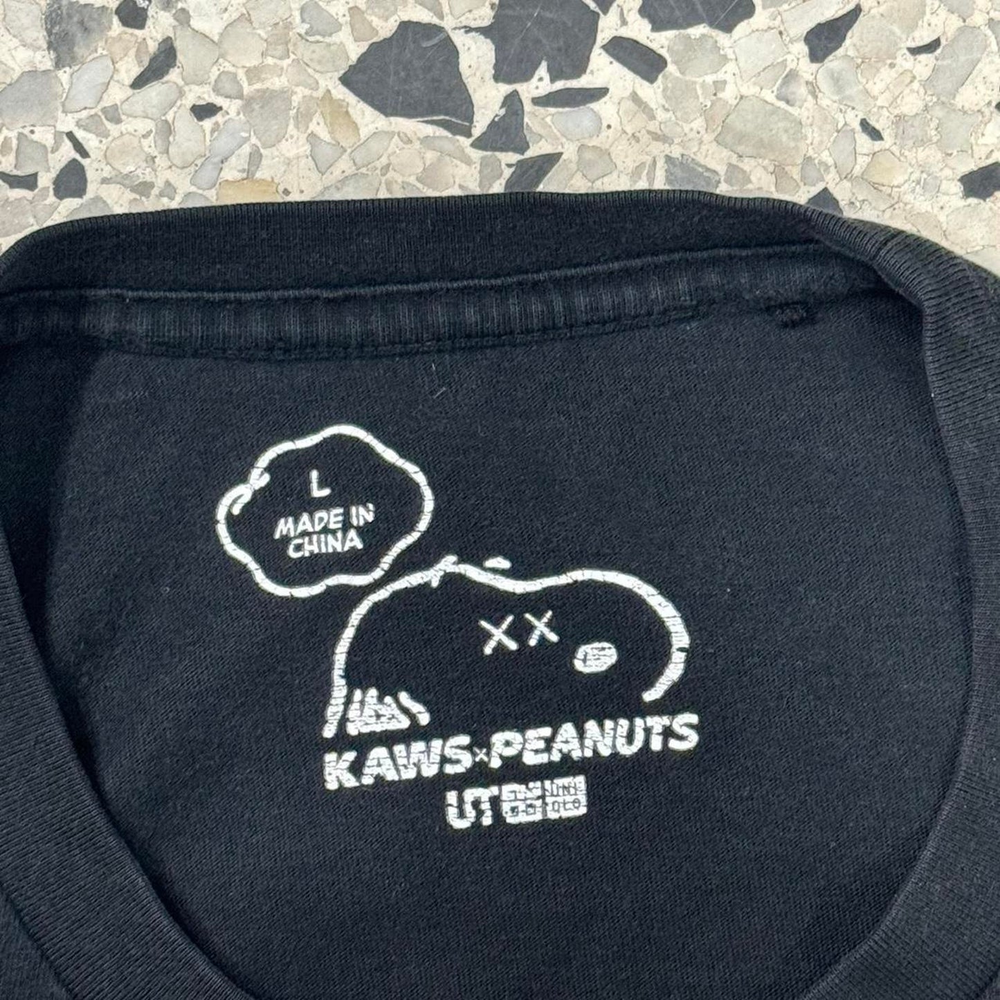 KAWS X PEANUTS X UNIQLO YAWN SNOOPY OUTLINE TEE: