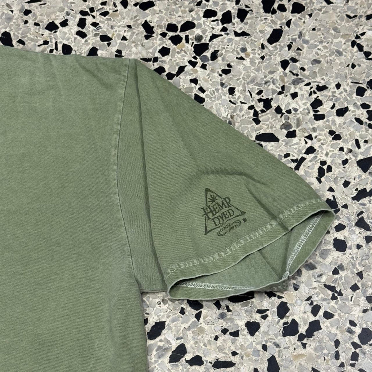 VINTAGE Y2K CRAZY SHIRTS MR. HAPPYS HEMPORIUM SOUVENIER TEE: