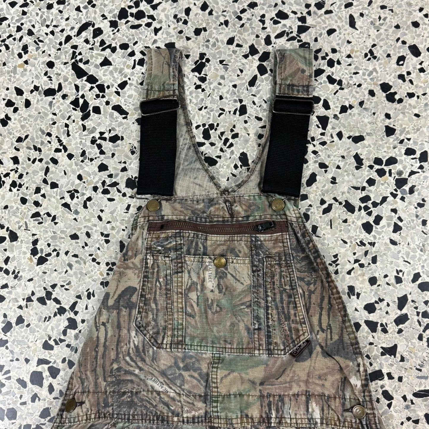 VINTAGE 90S Y2K REALTREE CAMO OVERALLS: