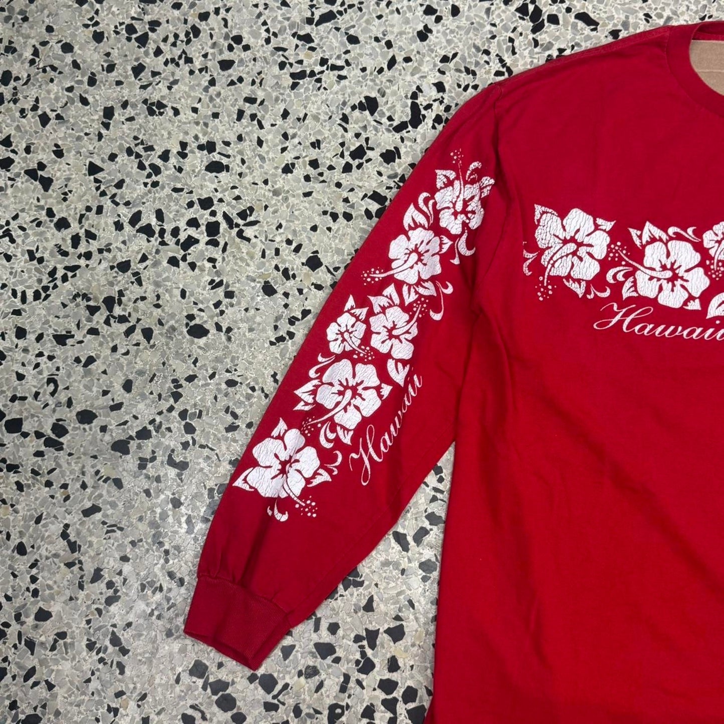 VINTAGE Y2K HAWAII FLORAL PRINT LONGSLEEVE W/ SLEEVE HITS: