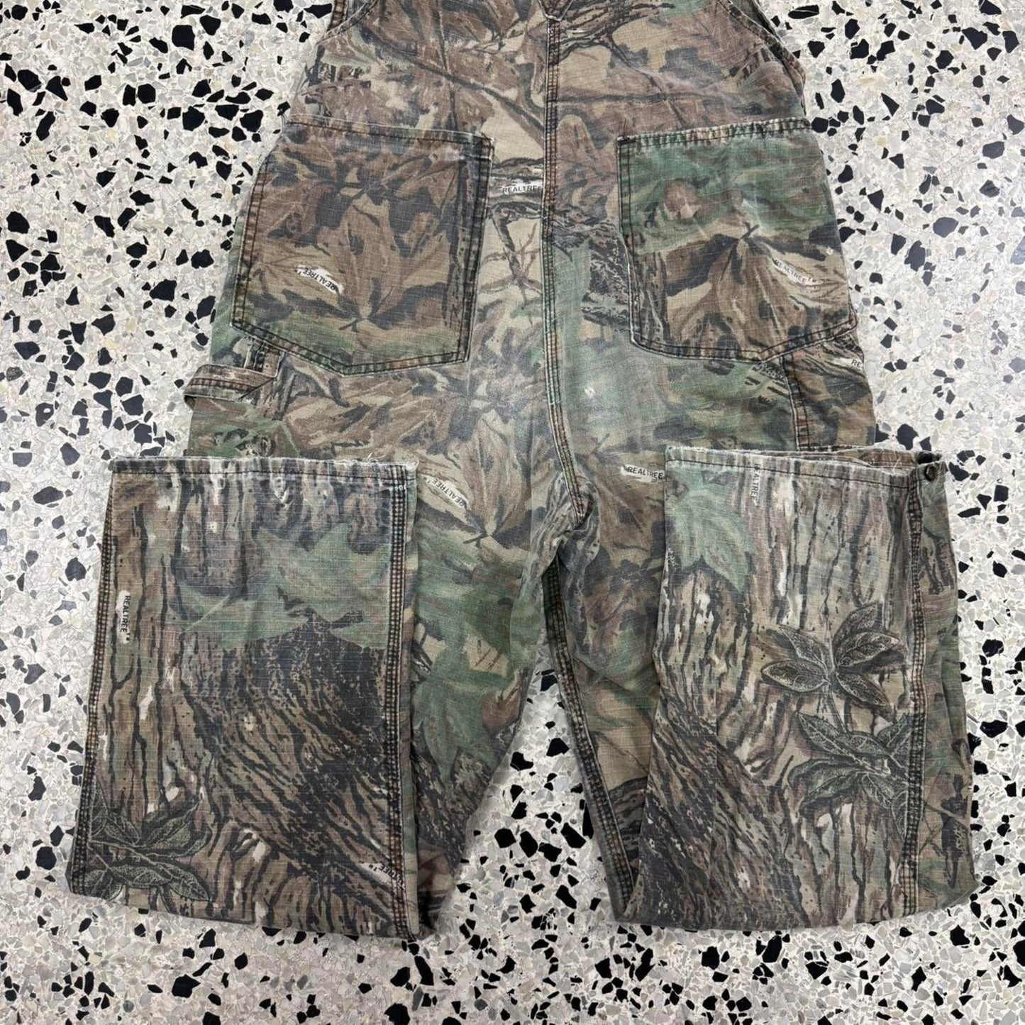 VINTAGE 90S Y2K REALTREE CAMO OVERALLS:
