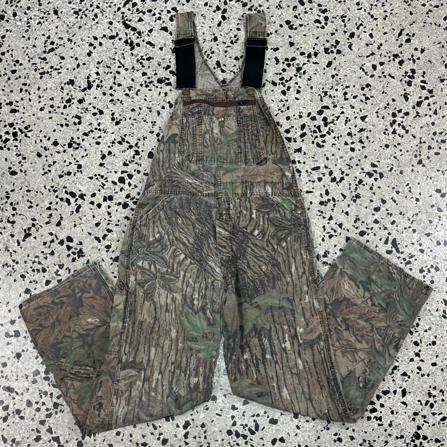 VINTAGE 90S Y2K REALTREE CAMO OVERALLS: