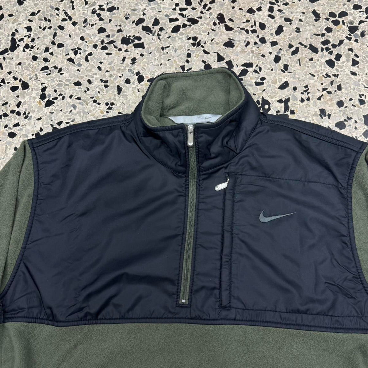 VINTAGE Y2K NIKE SILVER TAG OLIVE GREEN & BLACK QUARTER ZIP FLEECE SWEATSHIRT: