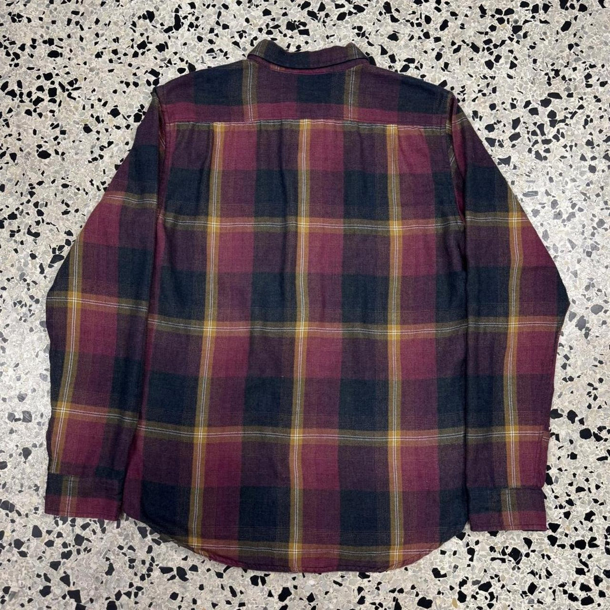 VINTAGE Y2K EZEKIEL BLACK/ RED / YELLOW FLANNEL BUTTON DOWN SHIRT: