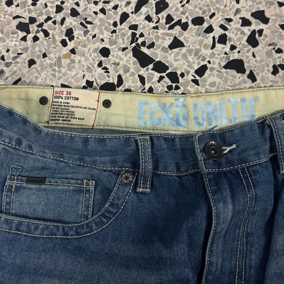 VINTAGE Y2K ECKO UNLIMITED BNWT NOS LIGHTWASH DENIM JEANS: