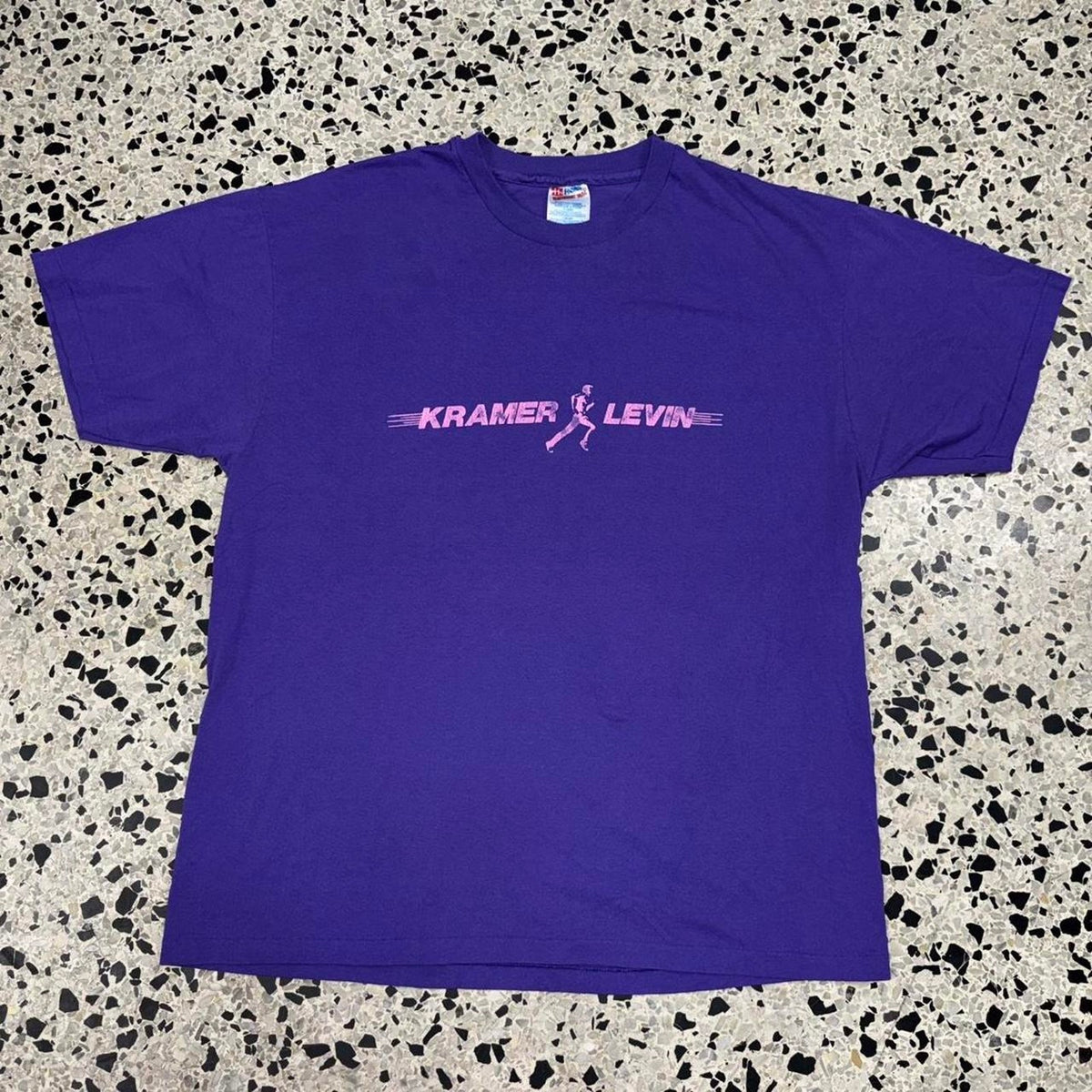 VINTAGE 90S SINGLE STITCH KRAMER LEVIN LAW FIRM RUNNING MAN TEE: