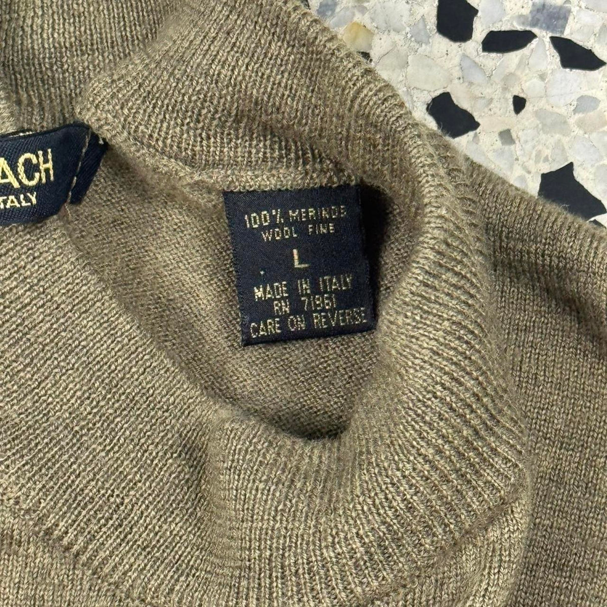 VINTAGE BACHRACH MADE IN ITALY 100% FINE MERINO WOOL TAN SWEATER: