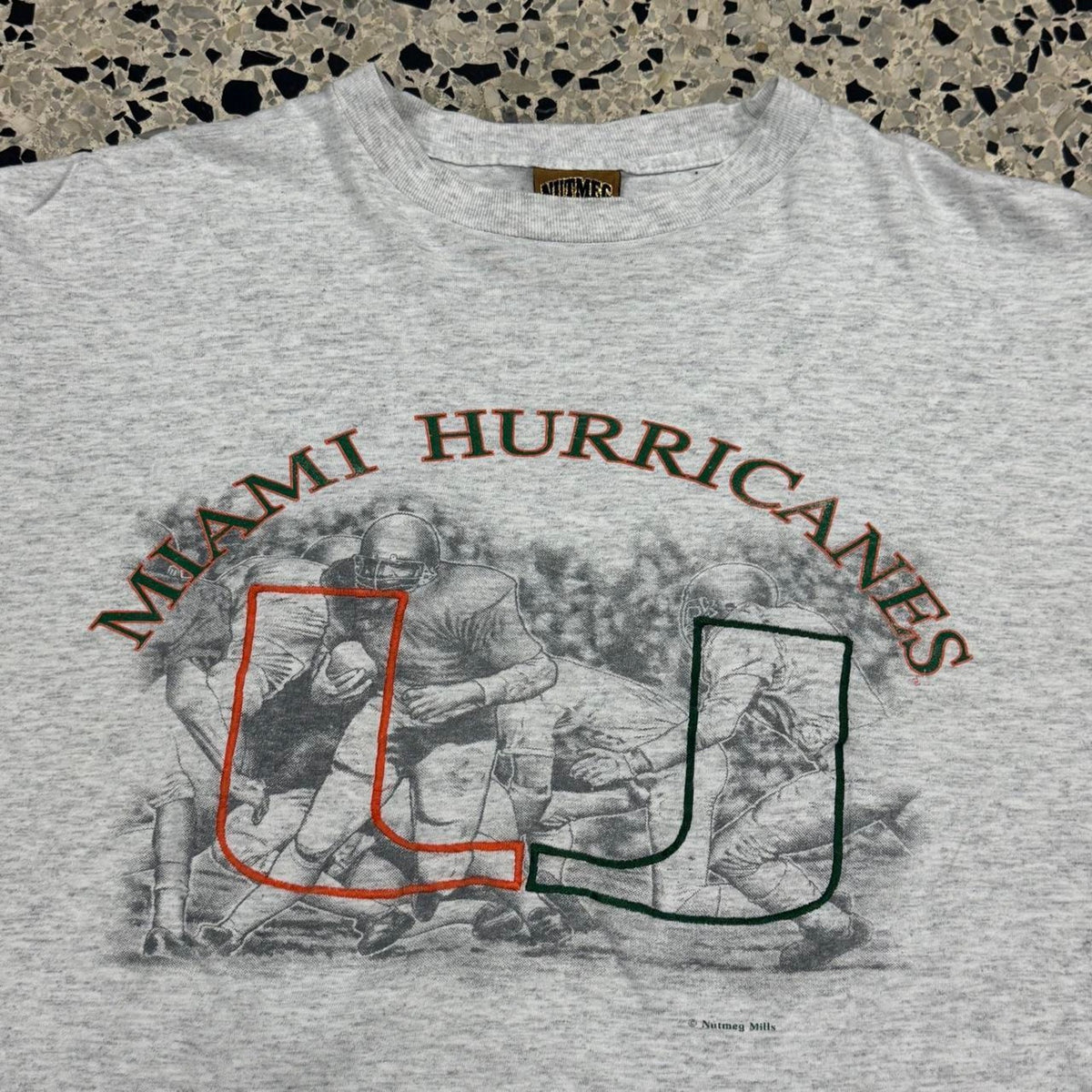 VINTAGE 90S SINGLE STITCH NUTMEG UNIVERSITY OF MIAMI ACTION SHOT EMBROIDERED TEE: