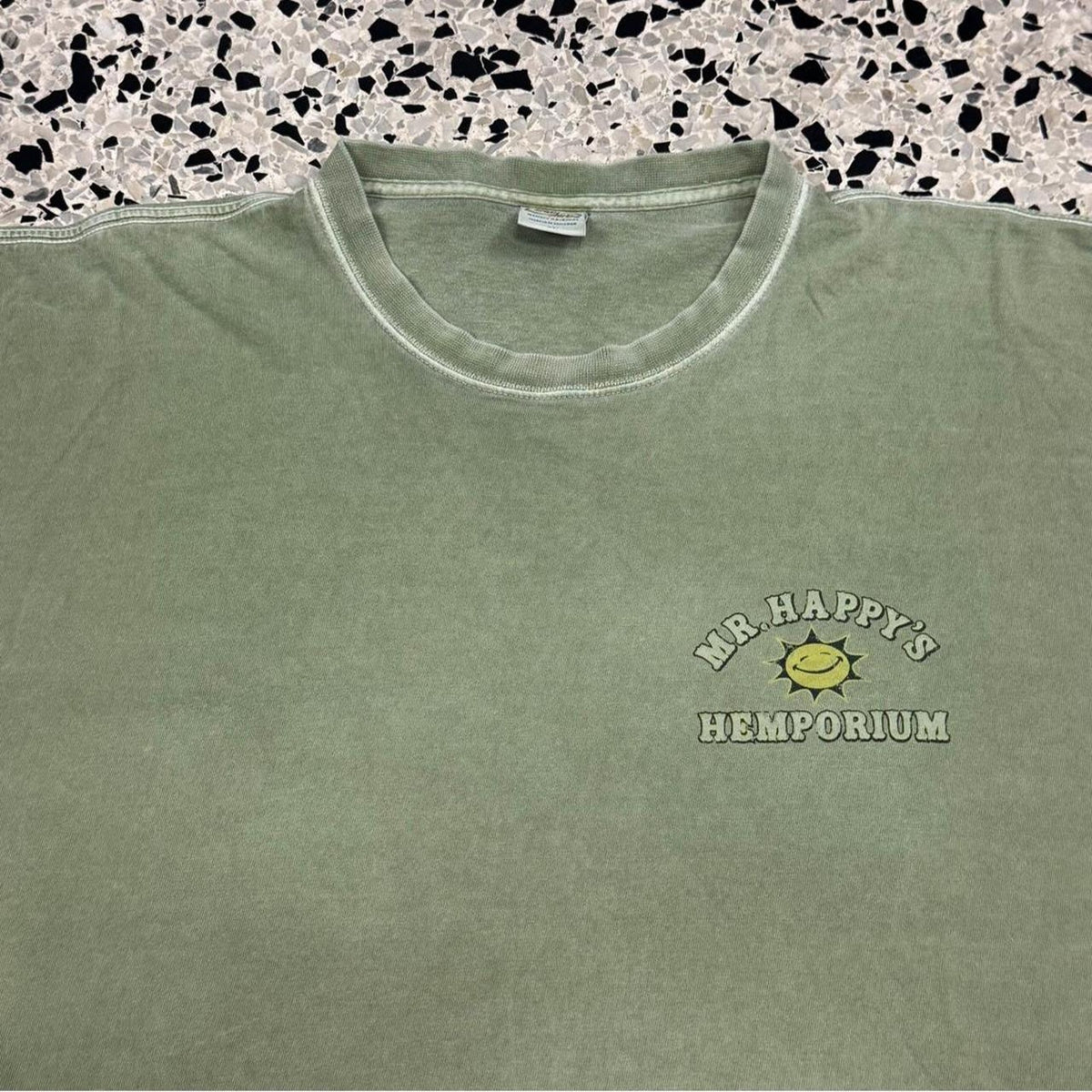 VINTAGE Y2K CRAZY SHIRTS MR. HAPPYS HEMPORIUM SOUVENIER TEE: