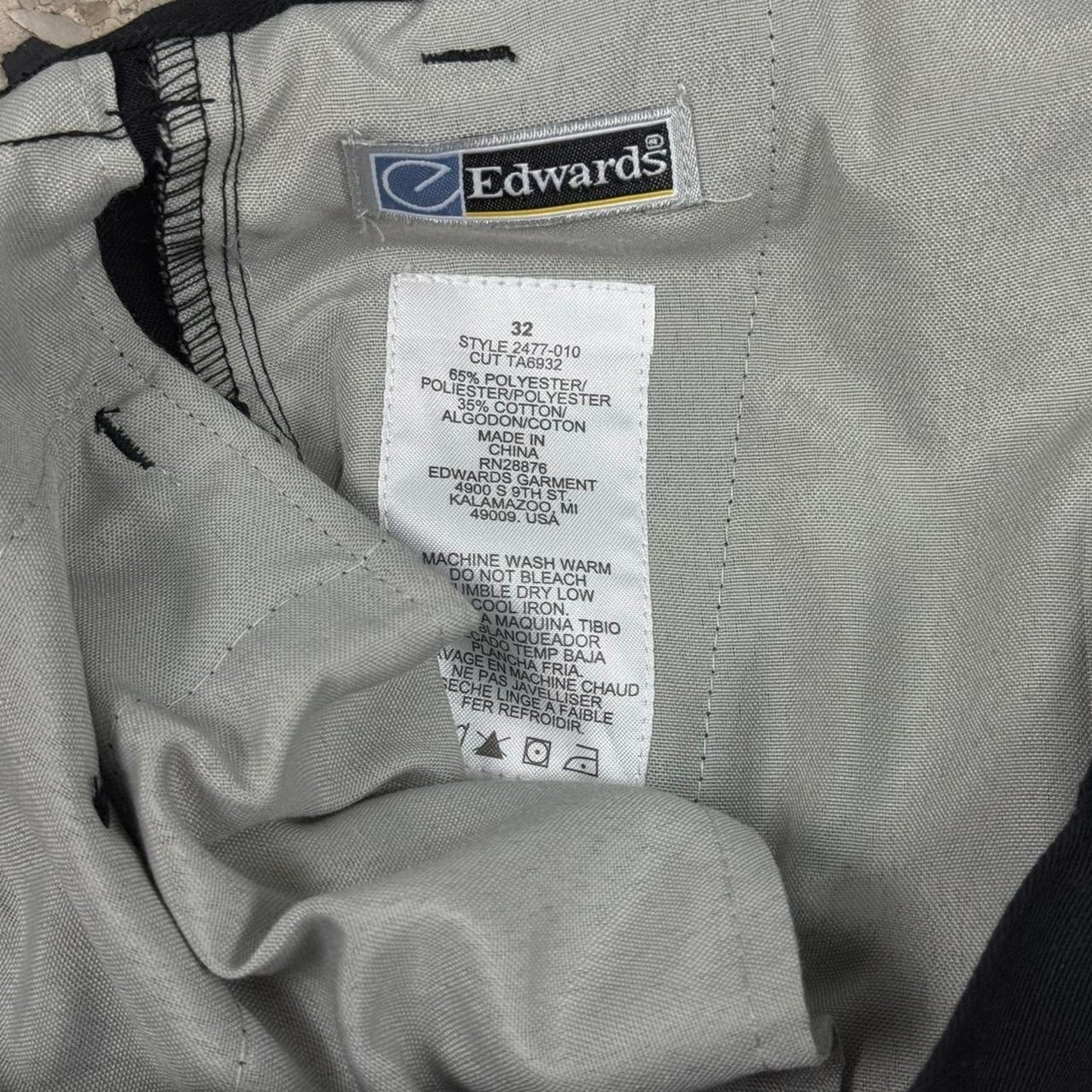 VINTAGE Y2K EDWARDS BLACK PLEATED WORK SHORTS: