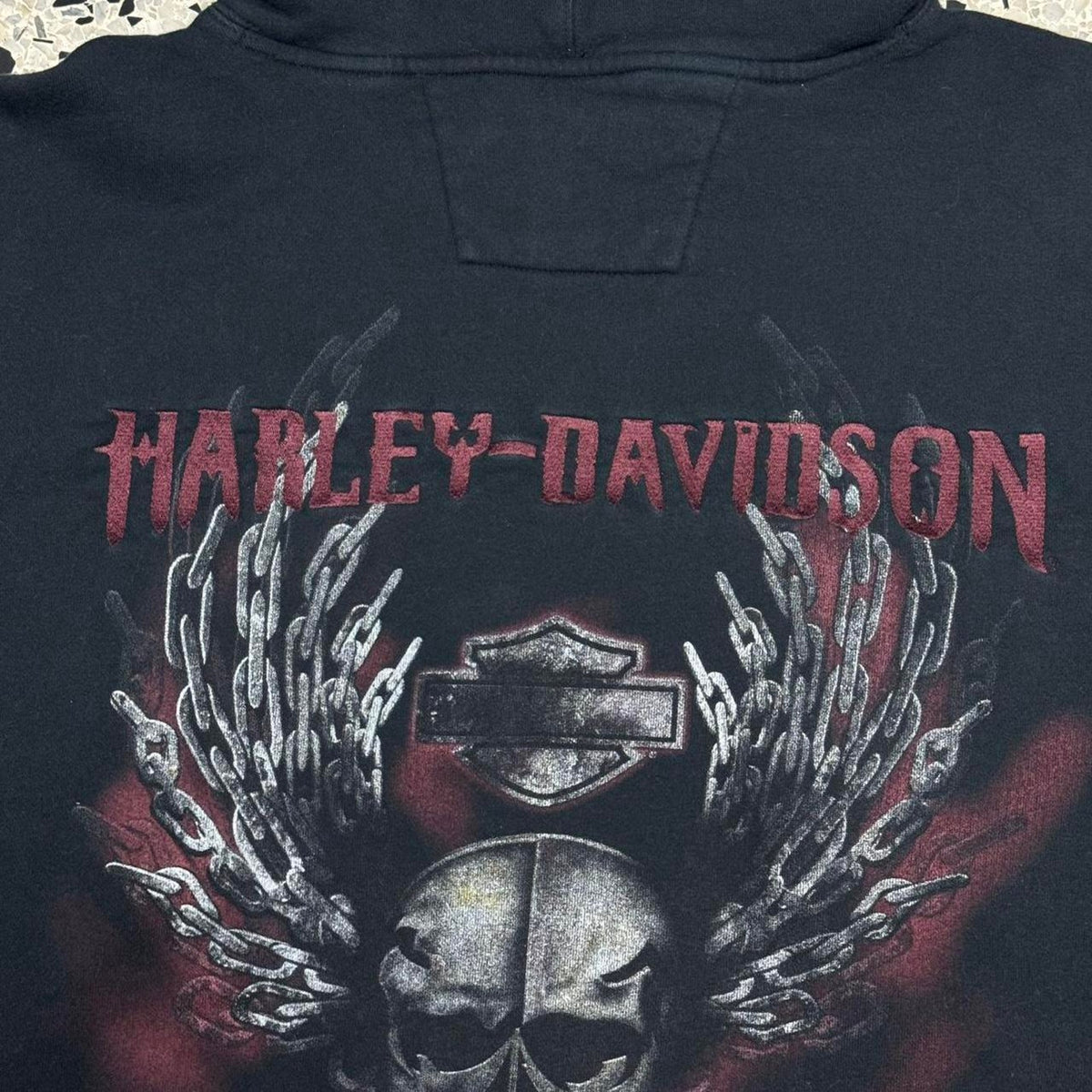 VINTAGE Y2K 2009 HARLEY DAVIDSON CHAIN WINGED SKULL PULLOVER HOODIE: