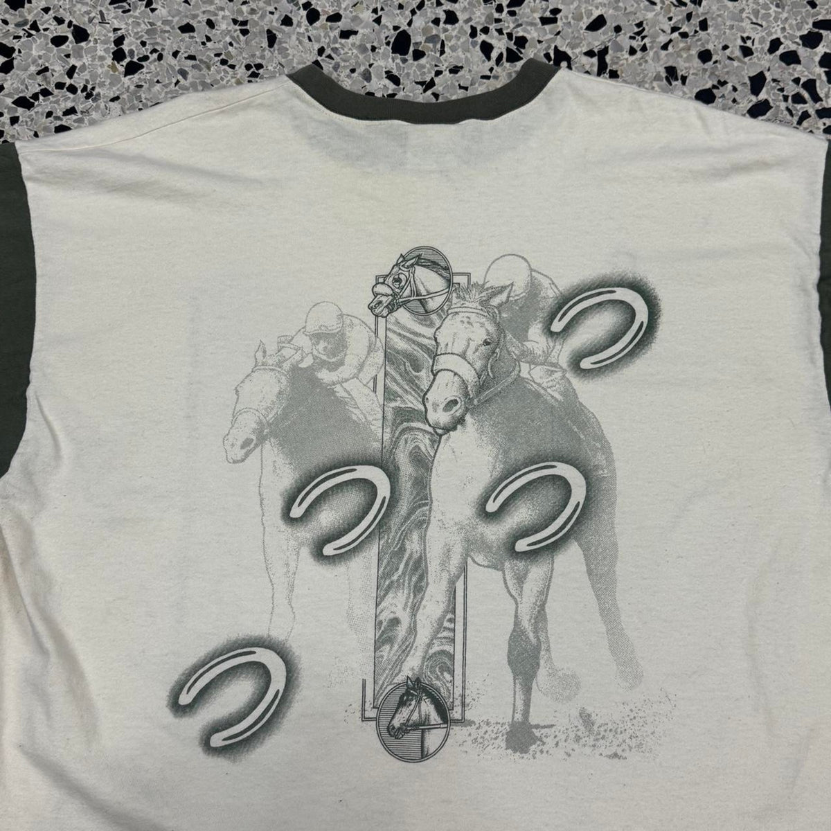 VINTAGE 80S 90S SINGLE STITCH  DOUBLE SIDED KENTUCKY DERBY HORSES TWO TONE TEE: