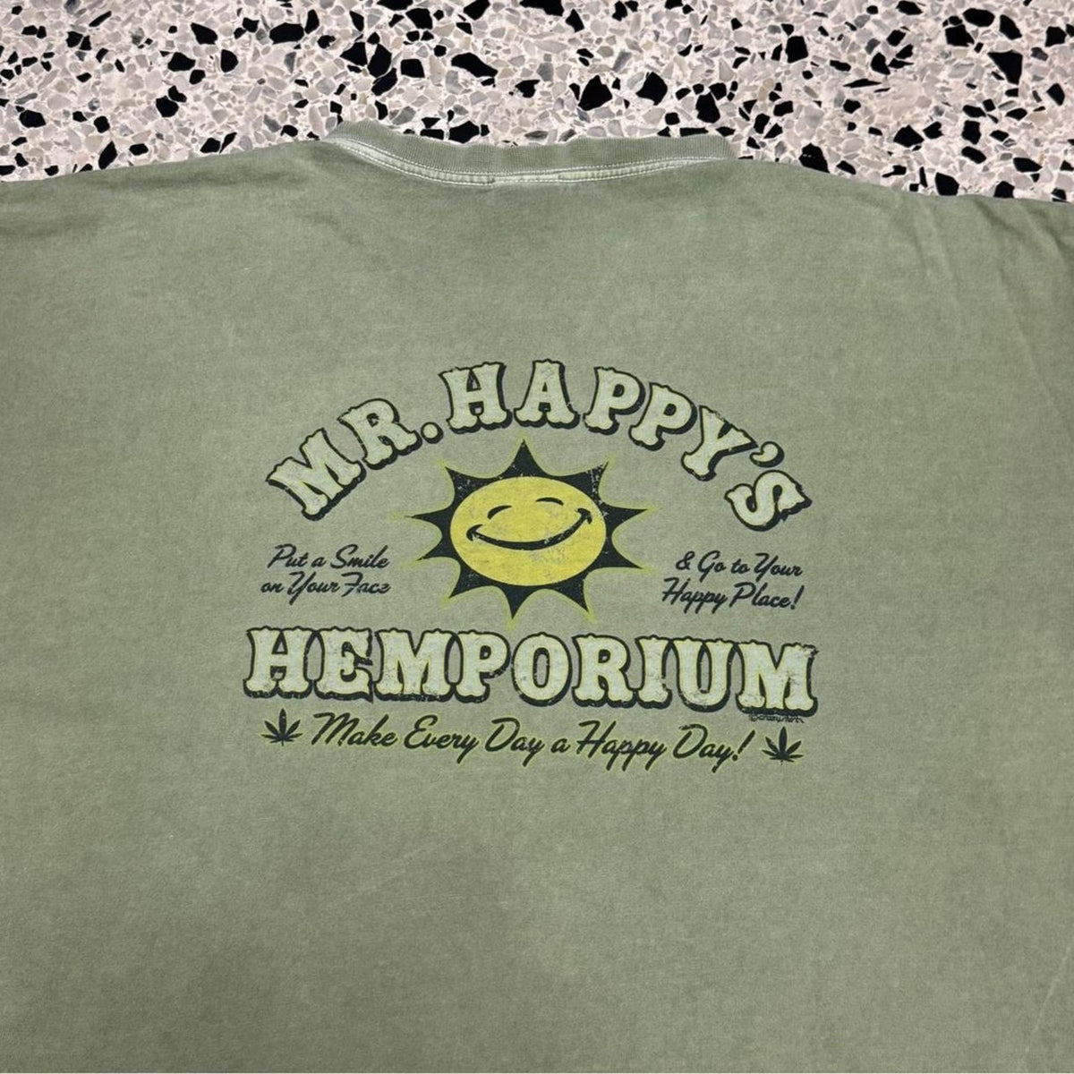 VINTAGE Y2K CRAZY SHIRTS MR. HAPPYS HEMPORIUM SOUVENIER TEE: