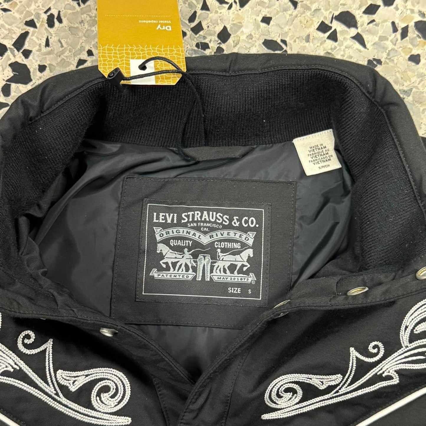 BNWT LEVIS WATER REPELLANT WESTERN EMBROIDERED SNAP-ON HEAVYWEIGHT JACKET: