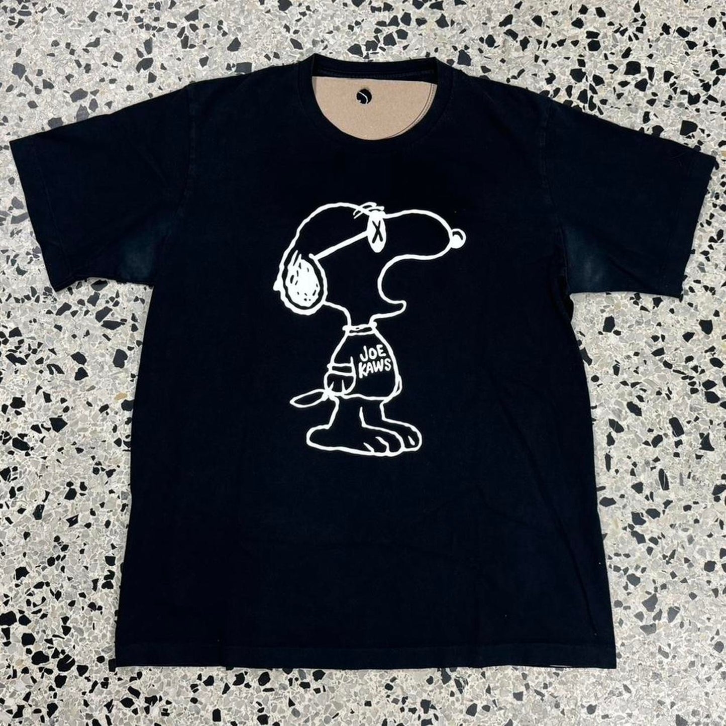 KAWS X PEANUTS X UNIQLO YAWN SNOOPY OUTLINE TEE: