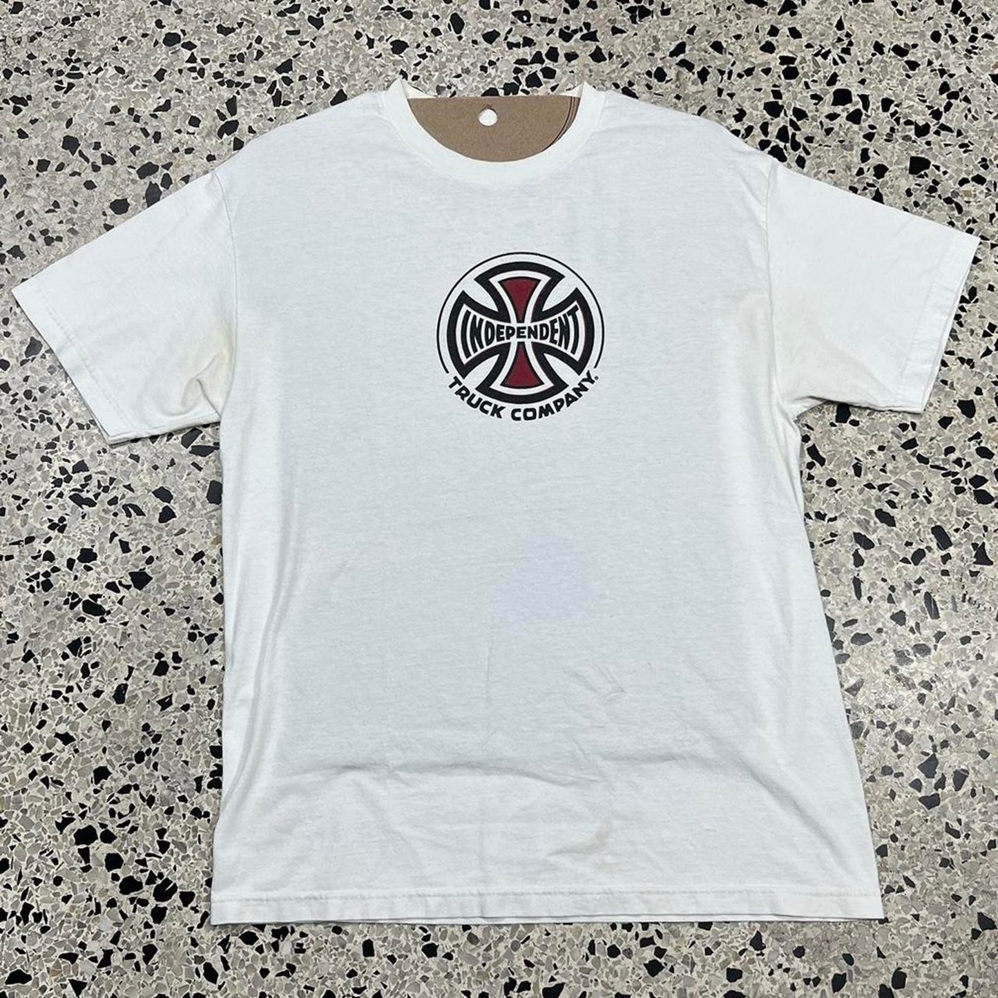 VINTAGE Y2K WHITE INDEPENDENT TRUCKS LOGO TEE: