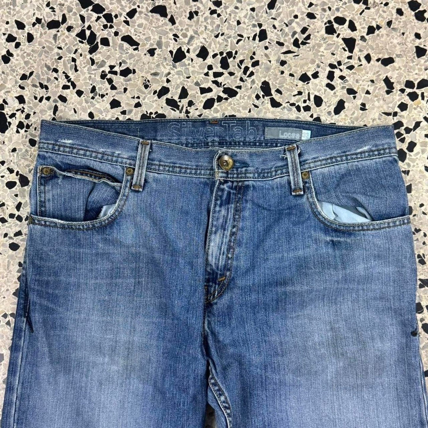 VINTAGE Y2K LIGHTWASH LEVIS SILVERTAB DENIM JEANS: