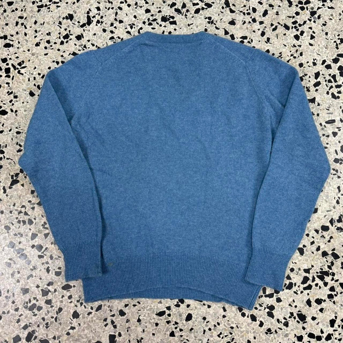 VINTAGE MOFFAT WEAVERS MADE IN SCOTLAND PURE NEW WOOL V-NECK SWEATER: