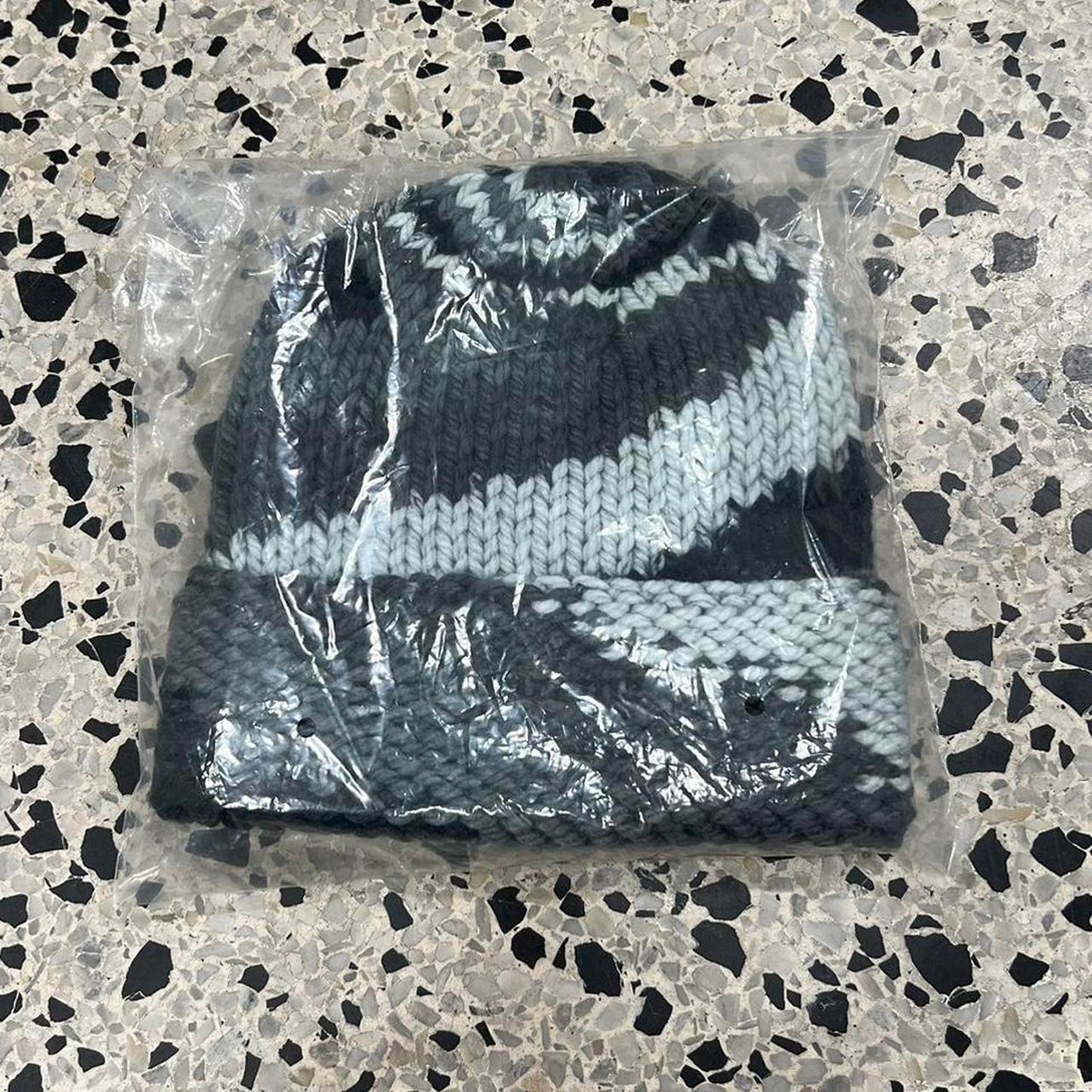 SUPREME SS 24 KNIT BLACK/WHITE BEANIE: