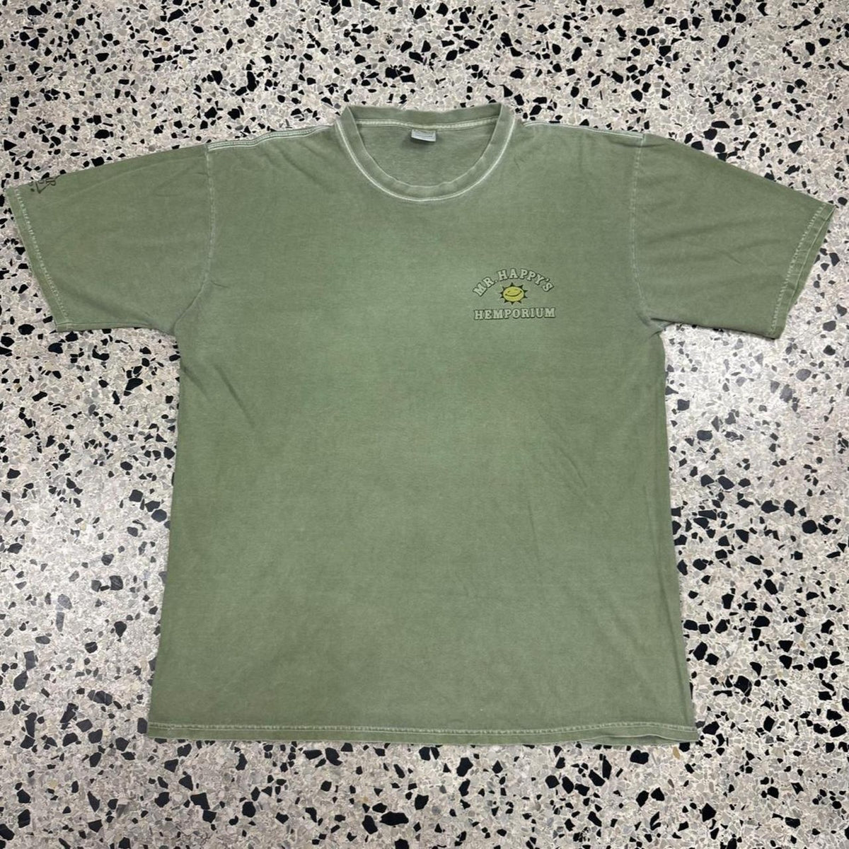 VINTAGE Y2K CRAZY SHIRTS MR. HAPPYS HEMPORIUM SOUVENIER TEE: