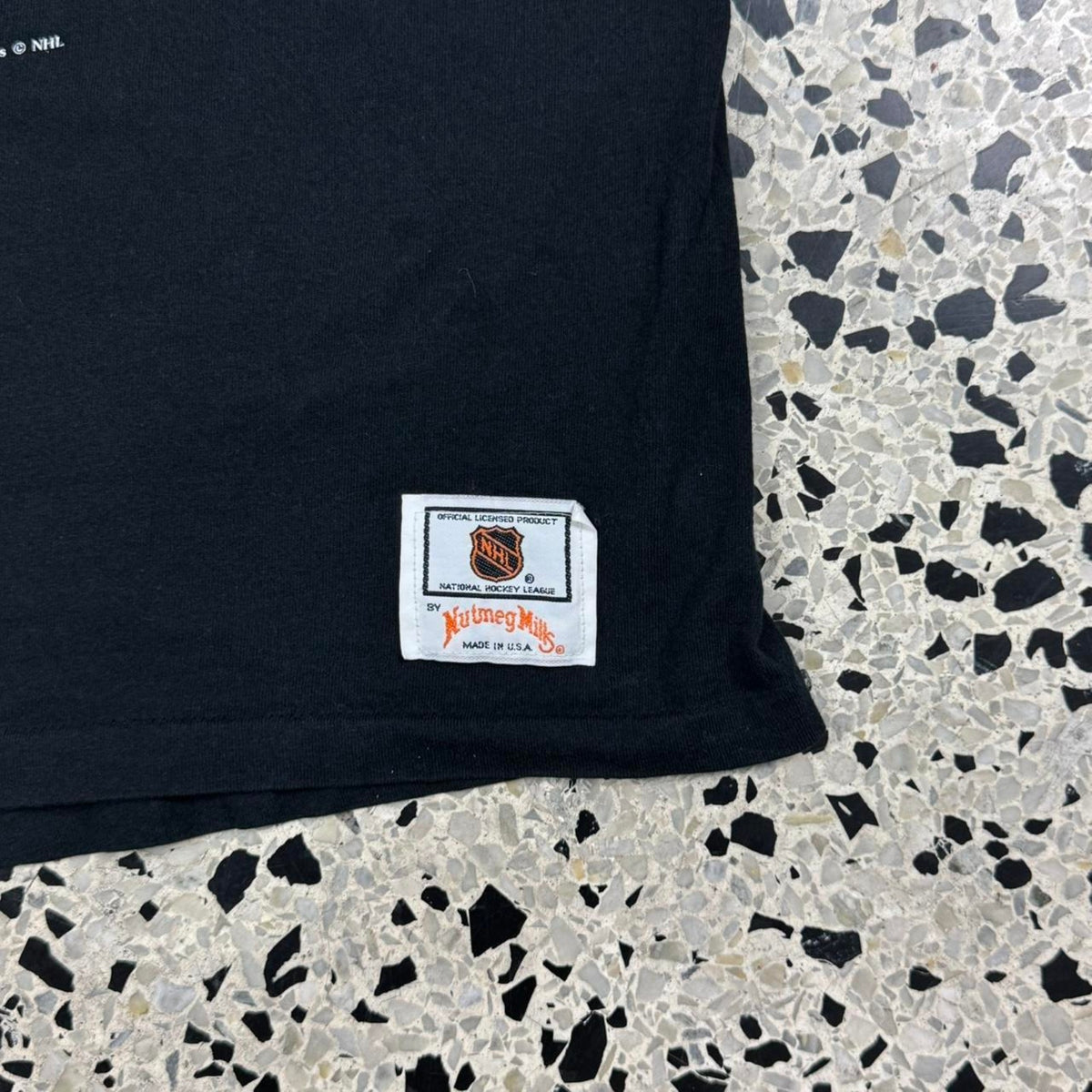 VINTAGE 90S SINGLE STITCH NUTMEG NHL PITTSBURG PENGUINS UNIFORM TEE: