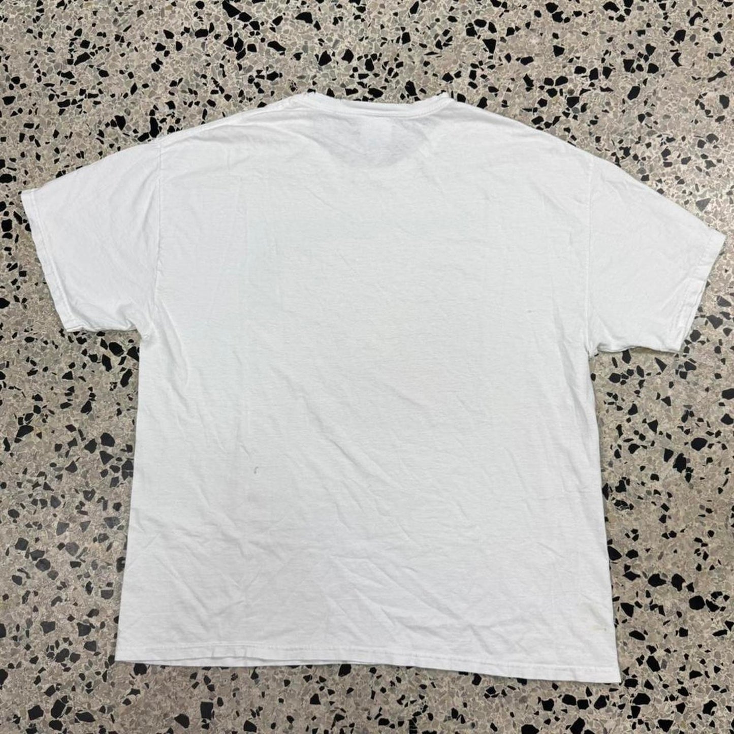 VINTAGE Y2K 2005 THE BEATLES SGT. PEPPER’S LONELY HEARTS CLUB BAND COVER THRASHED TEE: