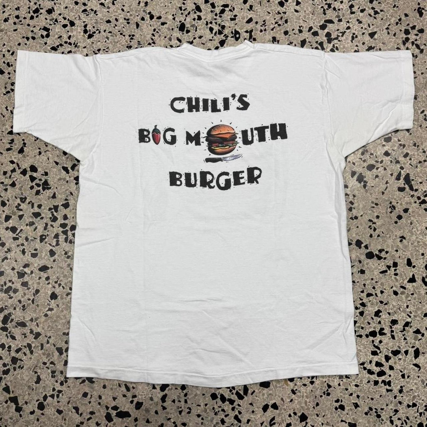 VINTAGE 90S SINGLE STITCH CHILI’S BIG MOUTH BURGER PROMO TEE: