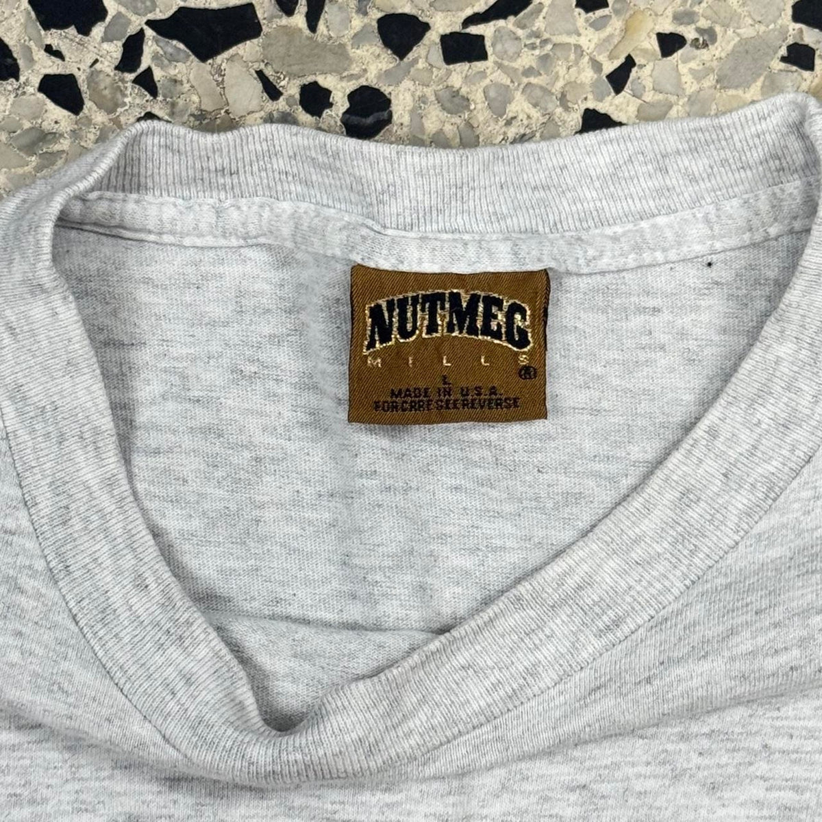 VINTAGE 90S SINGLE STITCH NUTMEG UNIVERSITY OF MIAMI ACTION SHOT EMBROIDERED TEE:
