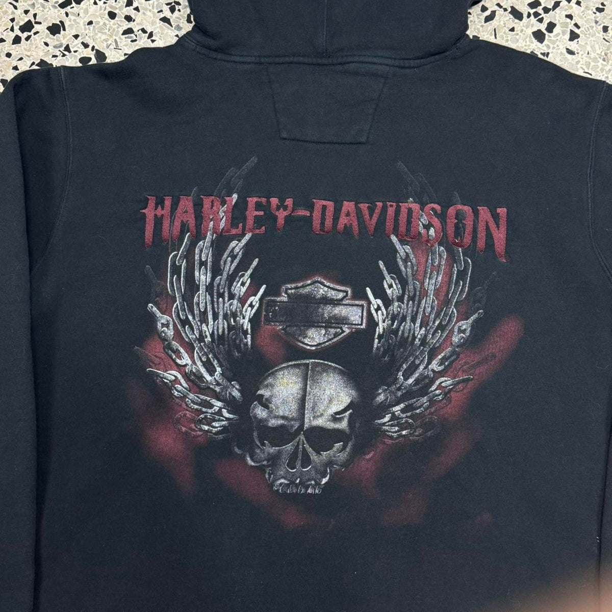 VINTAGE Y2K 2009 HARLEY DAVIDSON CHAIN WINGED SKULL PULLOVER HOODIE: