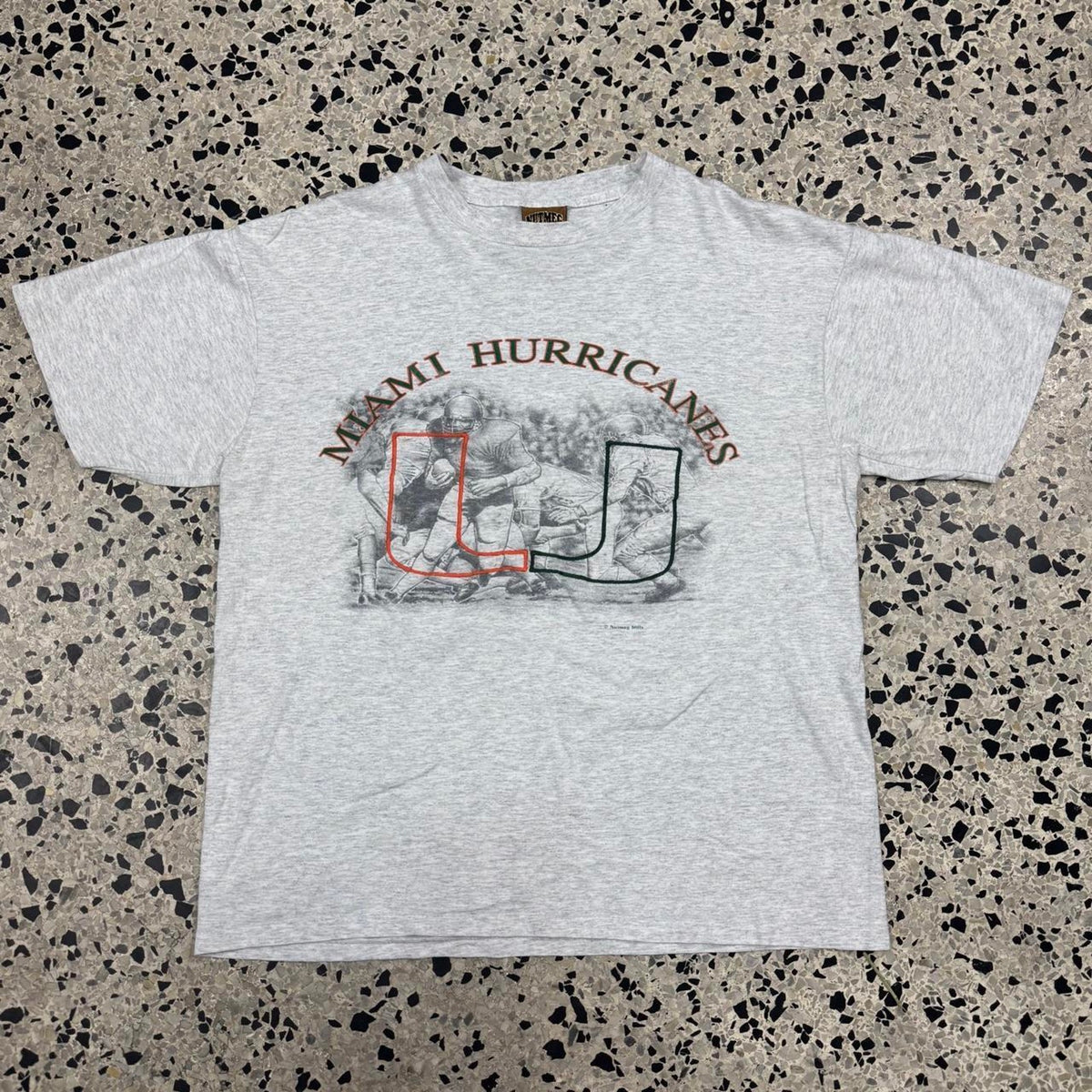 VINTAGE 90S SINGLE STITCH NUTMEG UNIVERSITY OF MIAMI ACTION SHOT EMBROIDERED TEE:
