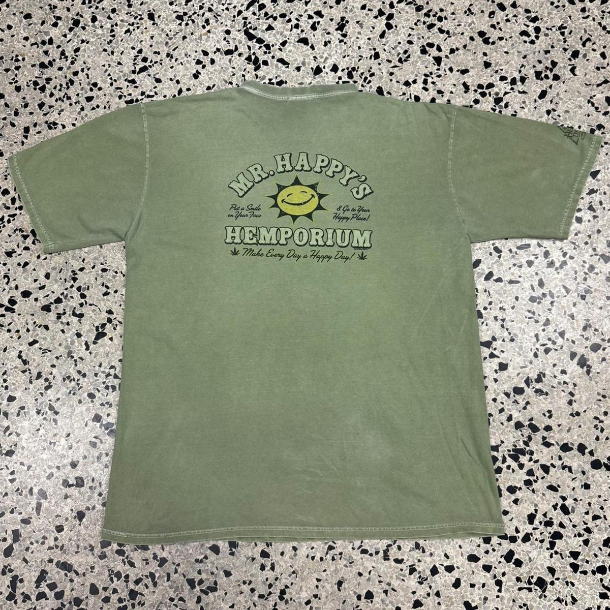 VINTAGE Y2K CRAZY SHIRTS MR. HAPPYS HEMPORIUM SOUVENIER TEE: