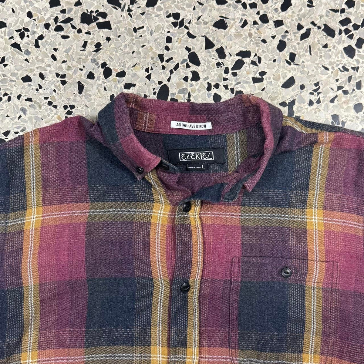 VINTAGE Y2K EZEKIEL BLACK/ RED / YELLOW FLANNEL BUTTON DOWN SHIRT: