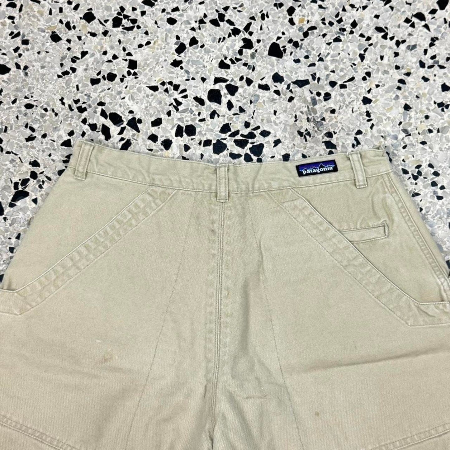VINTAGE 90S Y2K PATAGONIA KHAKI BEIGE WORK SHORTS: