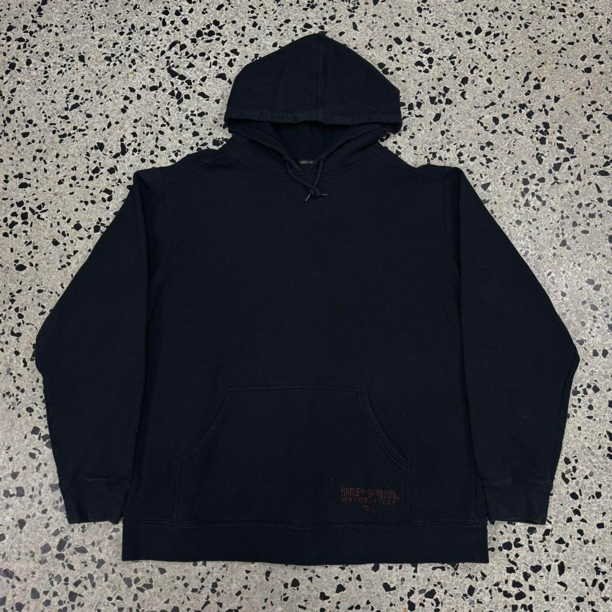 VINTAGE Y2K 2009 HARLEY DAVIDSON CHAIN WINGED SKULL PULLOVER HOODIE: