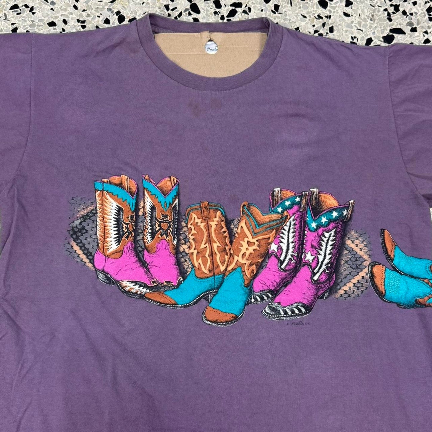 VINTAGE 90S SINGLE STITCH COWBOY BOOT WRAP AROUND TEE: